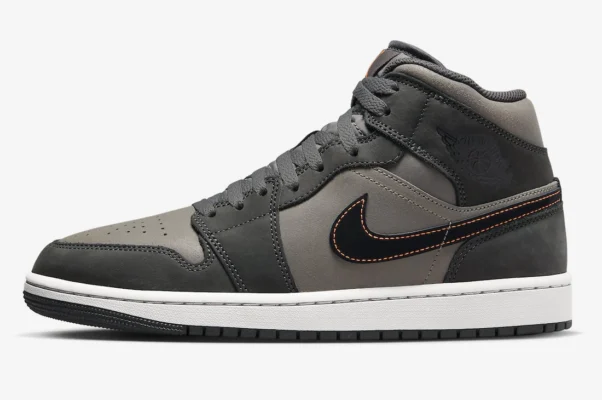 Air Jordan 1 Mid SE “Night Stadium” Basketball Shoe FQ8338-017 - Image 3